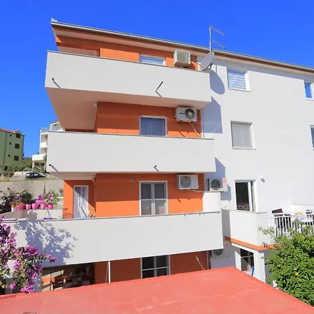 Apartman Family Friendly With A Swimming Pool Mavarstica, Ciovo - 16559