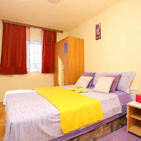 Family Friendly With A Swimming Pool Mavarstica, Ciovo - 16559