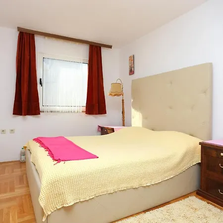 Family Friendly With A Swimming Pool Mavarstica, Ciovo - 16559