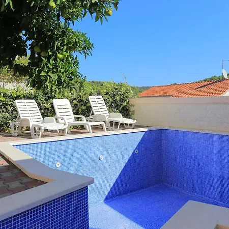 Appartement Family-friendly With Swimming Pool Mavarstica, Ciovo - 16559 *
