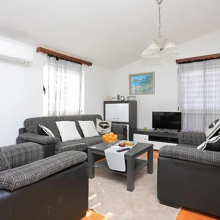 Family-friendly With Swimming Pool Mavarstica, Ciovo - 16559 Trogir