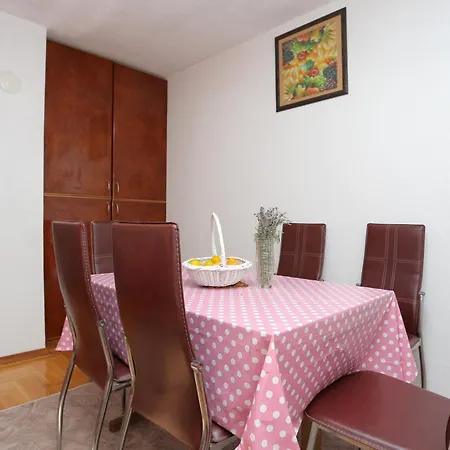 Family Friendly With A Swimming Pool Mavarstica, Ciovo - 16559 Апартаменты *