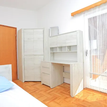 Апартаменты Family Friendly With A Swimming Pool Mavarstica, Ciovo - 16559 Трогир