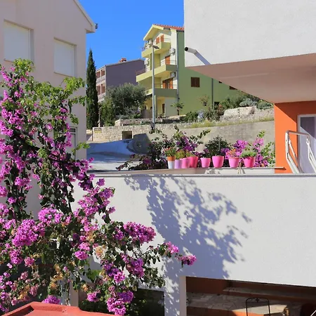 Appartamento Family Friendly With A Swimming Pool Mavarstica, Ciovo - 16559